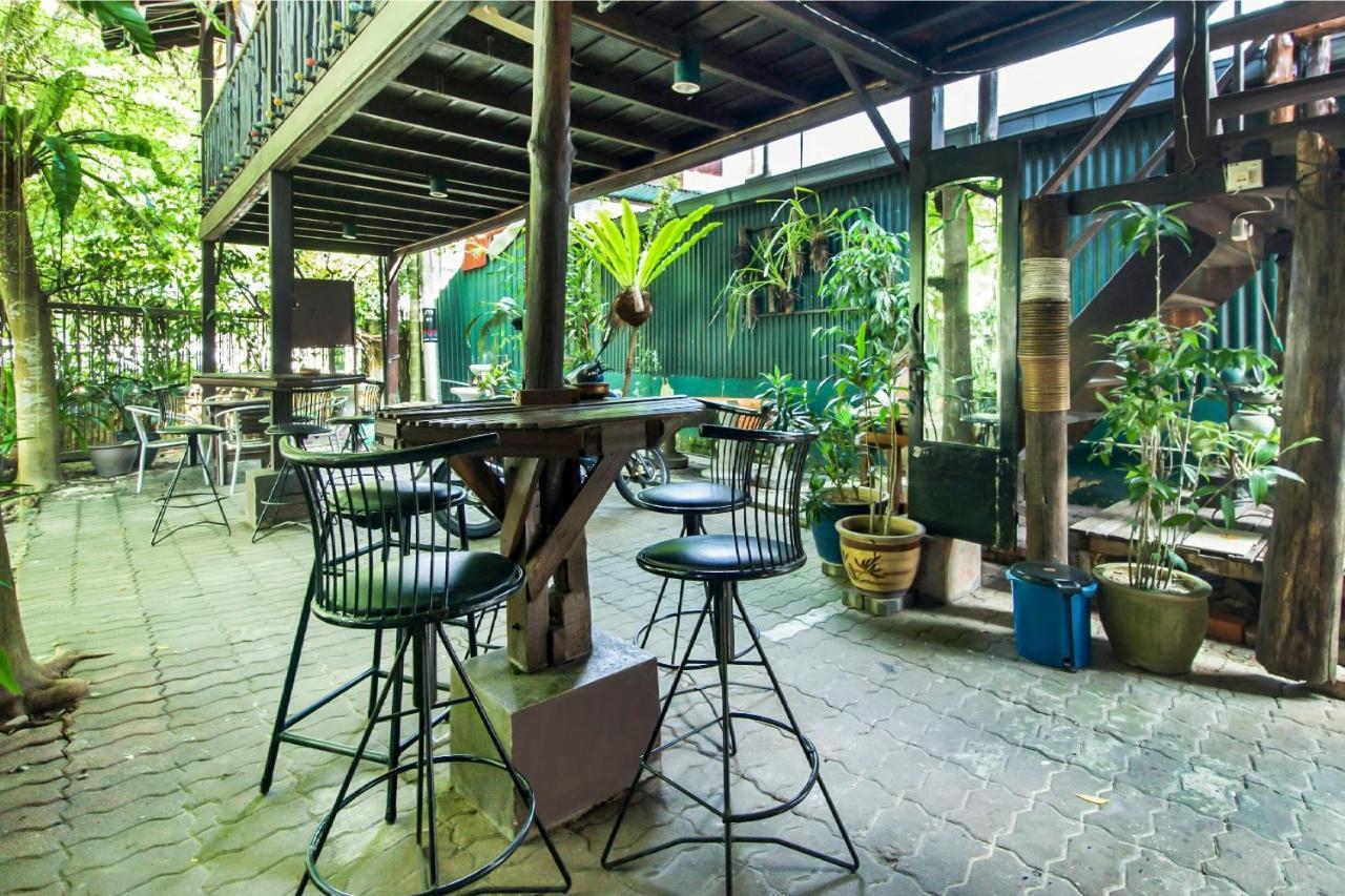 Oyo 1093 Ali'S Motel Teluk Bahang Kültér fotó